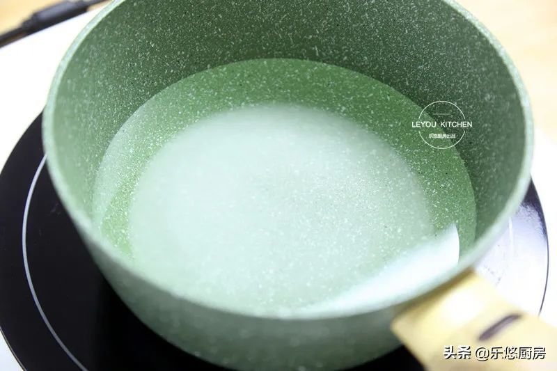 小时候常吃的老冰棍,在家做很简单,用牛奶、糖、糯米粉就可以做,想吃可以学(图7) 小时候常吃的老冰棍,在家做很简单,用牛奶、糖、糯米粉就可以做,想吃可以学(7)