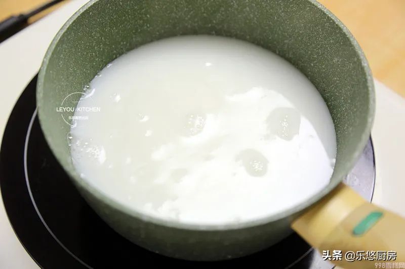 小时候常吃的老冰棍,在家做很简单,用牛奶、糖、糯米粉就可以做,想吃可以学(图8) 小时候常吃的老冰棍,在家做很简单,用牛奶、糖、糯米粉就可以做,想吃可以学(8)