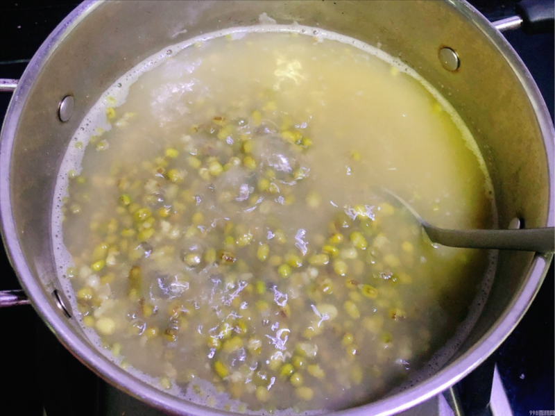 绿豆雪糕怎么做(教你在家做绿豆雪糕)(图4) 绿豆雪糕怎么做(教你在家做绿豆雪糕)(4)