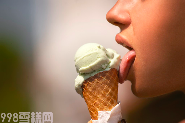 怀孕偷吃雪糕,肚子里的宝贝是什么感受?看完有被萌到(图2) 怀孕偷吃雪糕,肚子里的宝贝是什么感受?看完有被萌到(2)