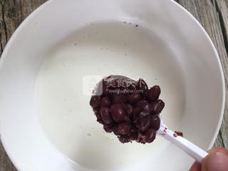 自制鲜奶红豆冰棍,你学会了吗?(图2) 自制鲜奶红豆冰棍,你学会了吗?(2)