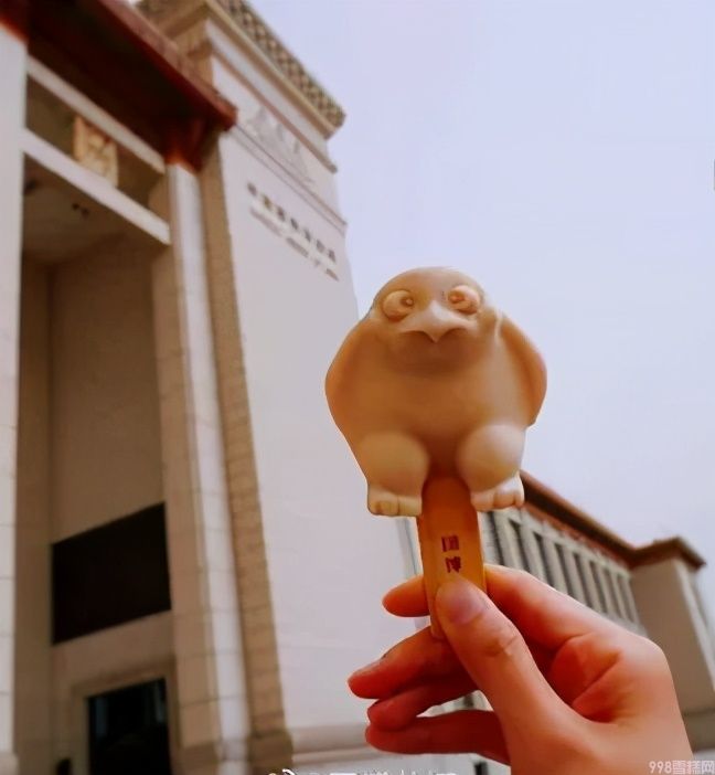 被骂惨的钟薛高,为何还被年轻人抢购一空?(图23) 被骂惨的钟薛高,为何还被年轻人抢购一空?(23)